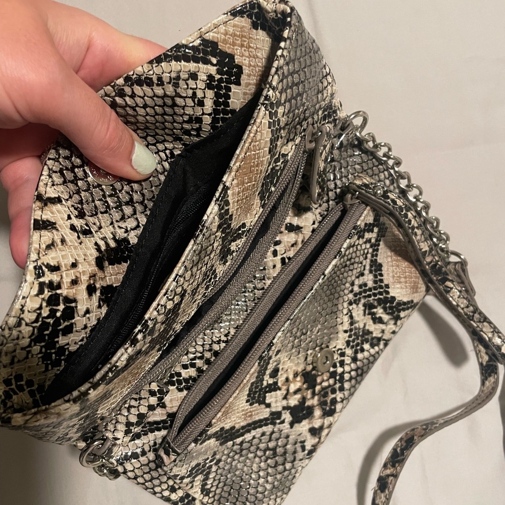 Nine West Clutch Wristlet Faux Snakeskin Excellent Condition - Picture 5 of 11